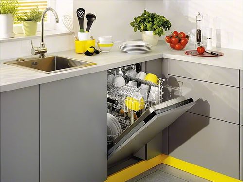Посудомоечная машина в угловой кухне
